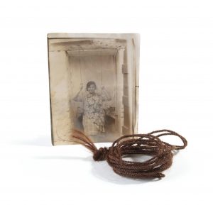 Probably the most unusual object in the museum collection. Maud Albrighton lived next to Rope Walk, East Street. She had very long, strong hair. When it was cut, the ropemakers made her hair into a rope – and here she is swinging on it!